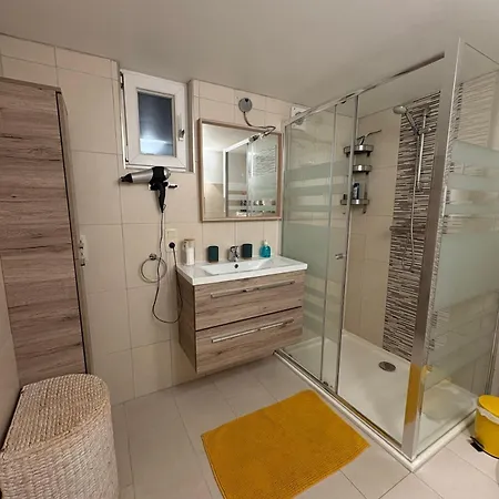 Chez Eden Apartment *